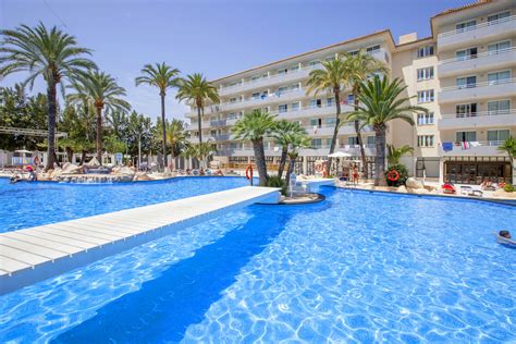 4-star hotel in magaluf 0/10 is the best hotel with a tennis court, cots and shopping service, located 5 minutes' walk from the city centre